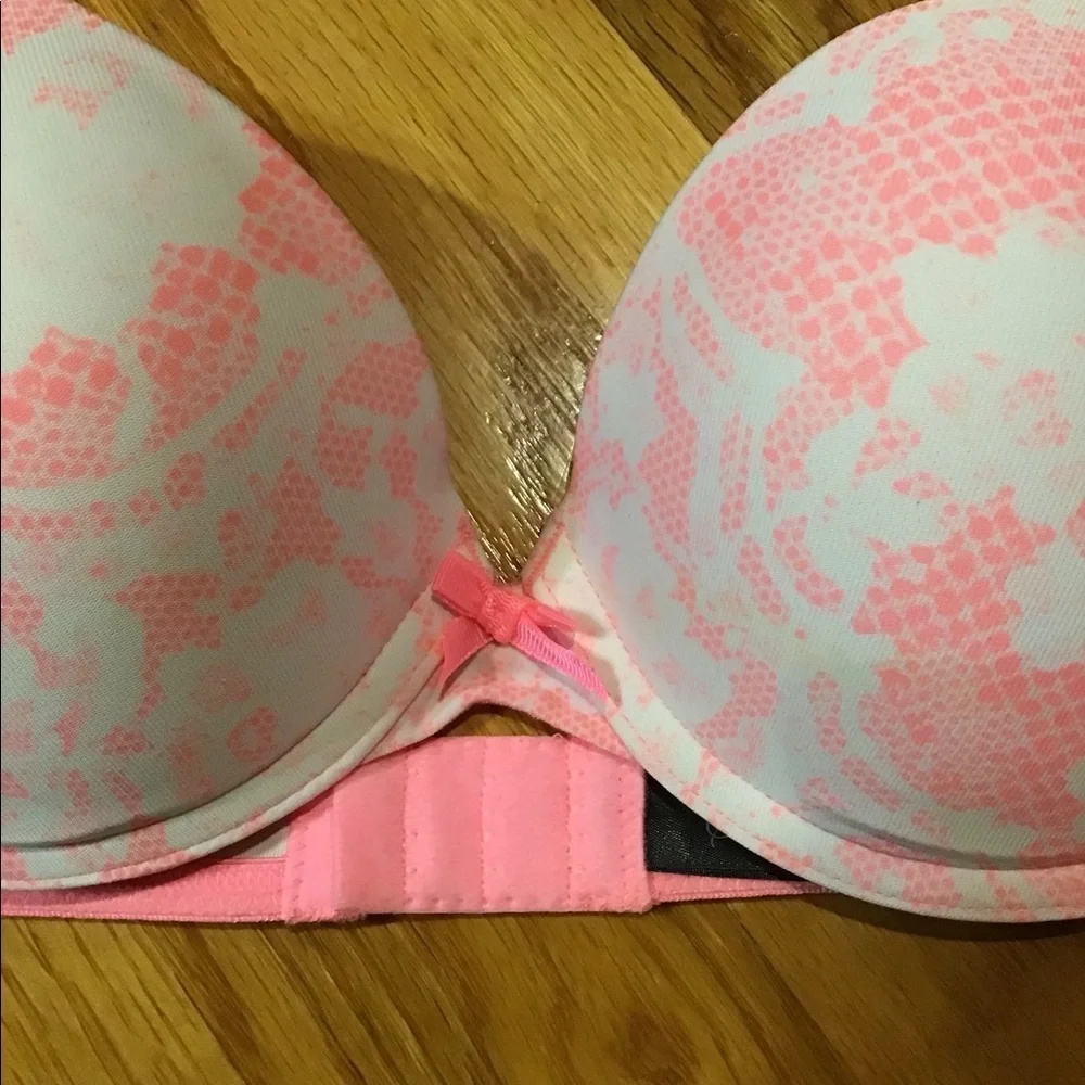 Women’s size 36B push-up underwire smart and sexy bra.  M